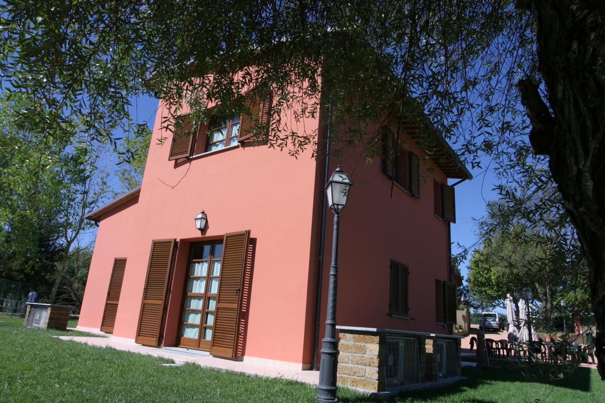 Aparthotel La Bettola Tavern Restaurant Montopoli in Val dʼArno