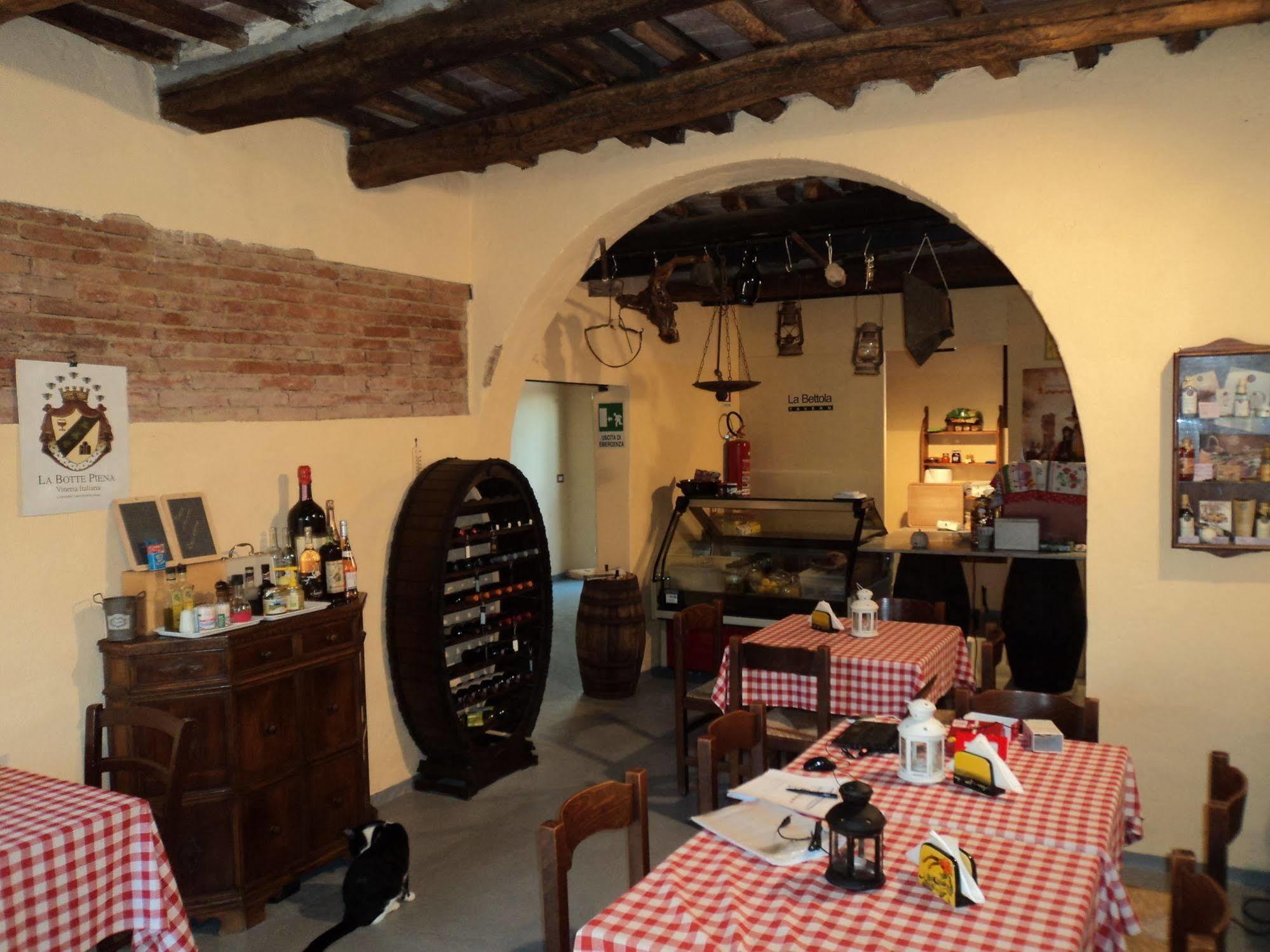 Aparthotel La Bettola Tavern Restaurant Montopoli in Val dʼArno